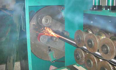 無心車床砂帶磨光聯線機組2